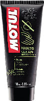 Motul hands clean